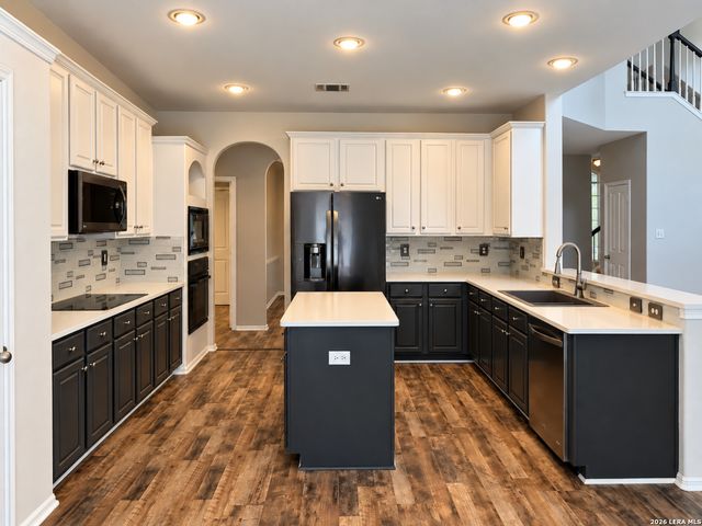 9207 Putnam Dr, Helotes, TX 78023