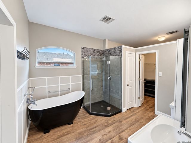 9207 Putnam Dr, Helotes, TX 78023
