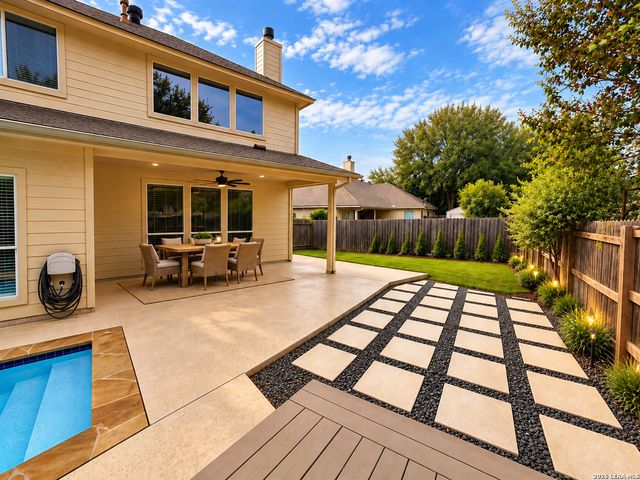 9207 Putnam Dr, Helotes, TX 78023