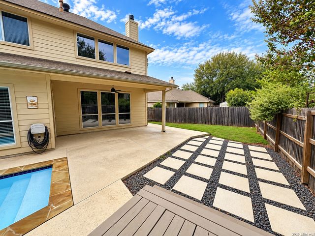 9207 Putnam Dr, Helotes, TX 78023
