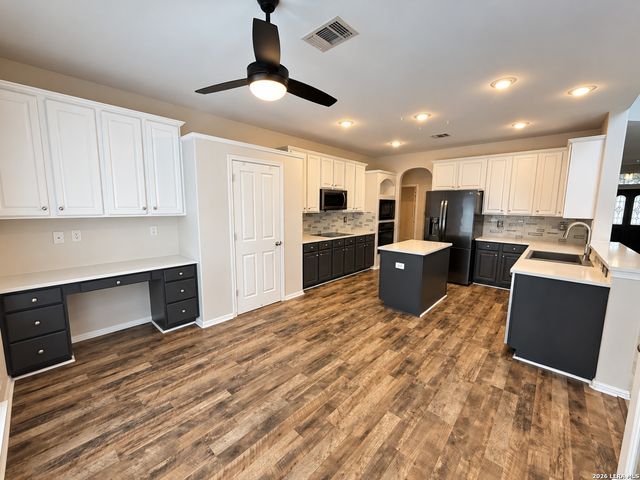 9207 Putnam Dr, Helotes, TX 78023