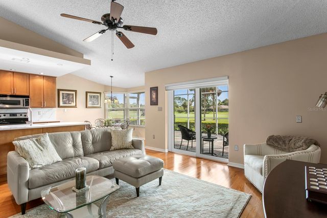 14607 VILLAGE GLEN CIRCLE, Tampa, FL 33618
