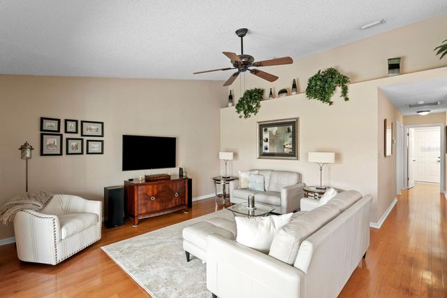14607 VILLAGE GLEN CIRCLE, Tampa, FL 33618