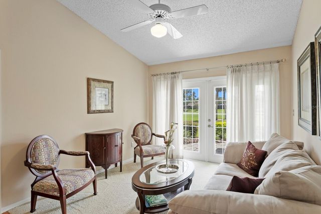 14607 VILLAGE GLEN CIRCLE, Tampa, FL 33618