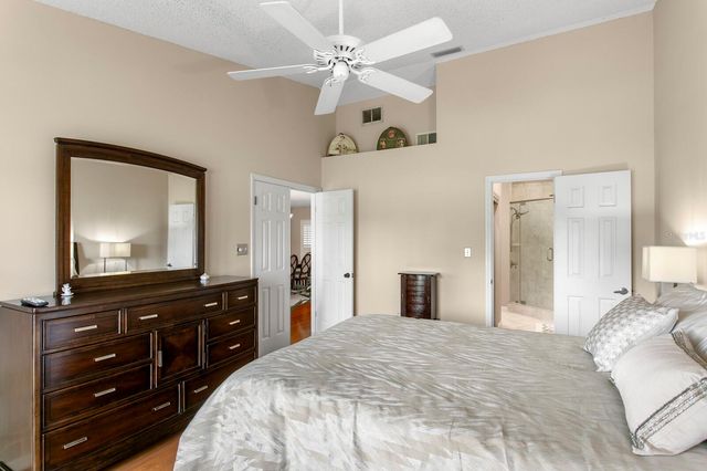 14607 VILLAGE GLEN CIRCLE, Tampa, FL 33618