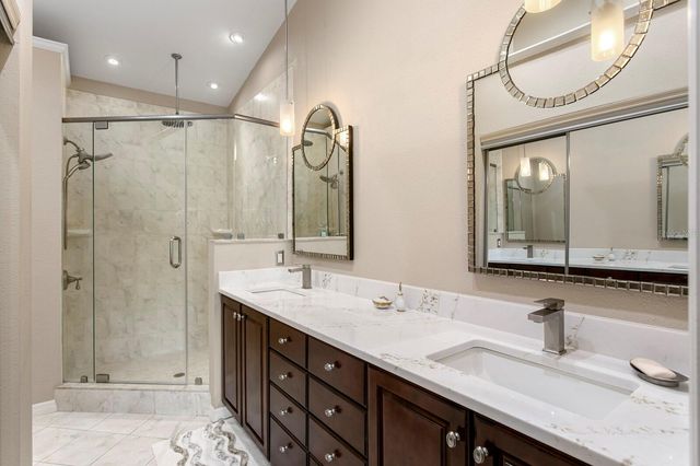 14607 VILLAGE GLEN CIRCLE, Tampa, FL 33618