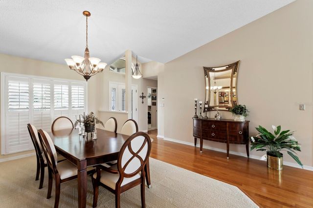 14607 VILLAGE GLEN CIRCLE, Tampa, FL 33618