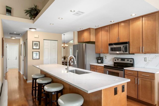 14607 VILLAGE GLEN CIRCLE, Tampa, FL 33618