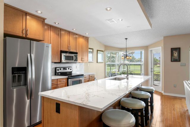 14607 VILLAGE GLEN CIRCLE, Tampa, FL 33618