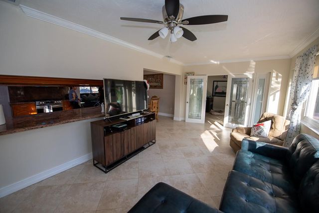 11040 NW 16th St, Pembroke Pines, FL 33026