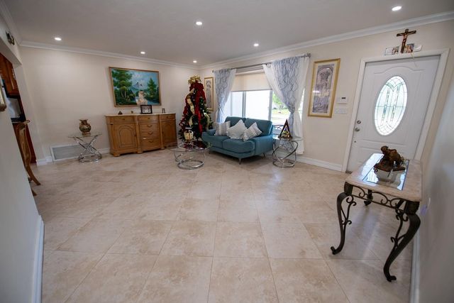 11040 NW 16th St, Pembroke Pines, FL 33026