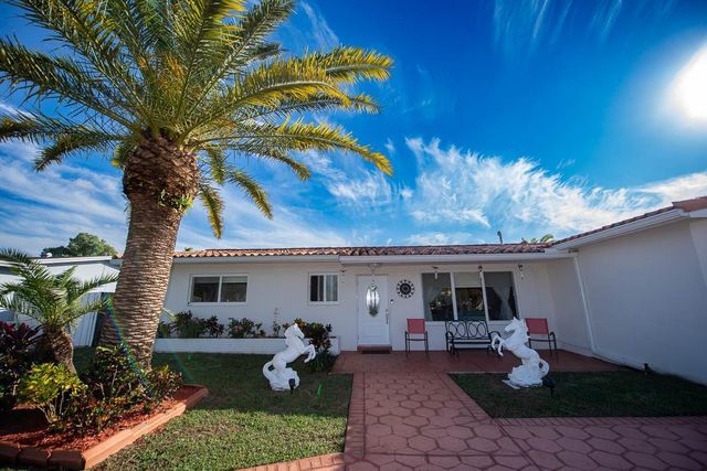 11040 NW 16th St, Pembroke Pines, FL 33026