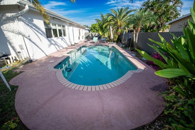 11040 NW 16th St, Pembroke Pines, FL 33026