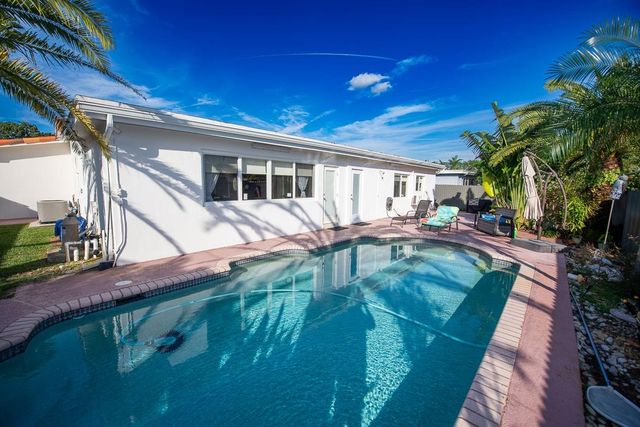 11040 NW 16th St, Pembroke Pines, FL 33026