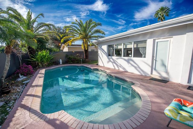 11040 NW 16th St, Pembroke Pines, FL 33026