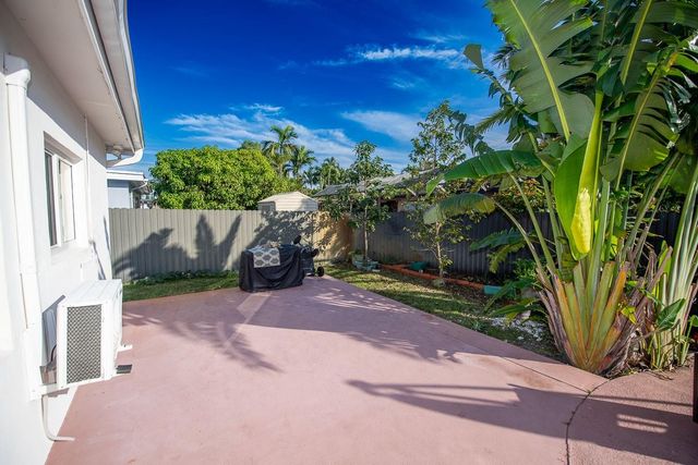 11040 NW 16th St, Pembroke Pines, FL 33026