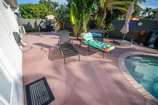 11040 NW 16th St, Pembroke Pines, FL 33026