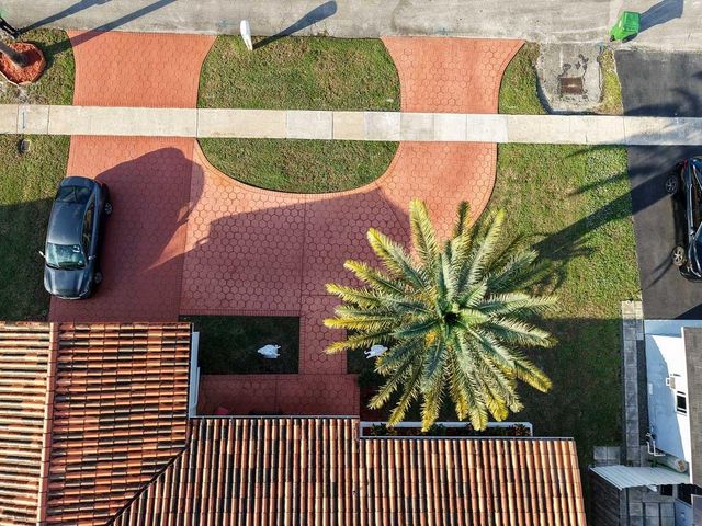 11040 NW 16th St, Pembroke Pines, FL 33026