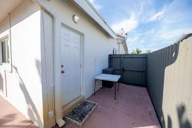 11040 NW 16th St, Pembroke Pines, FL 33026