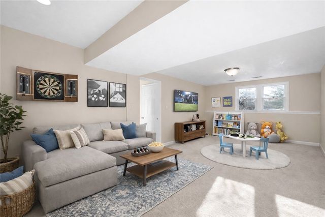 118 Vista Dr, Cecil, PA 15317