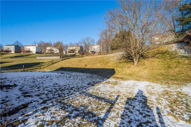 118 Vista Dr, Cecil, PA 15317