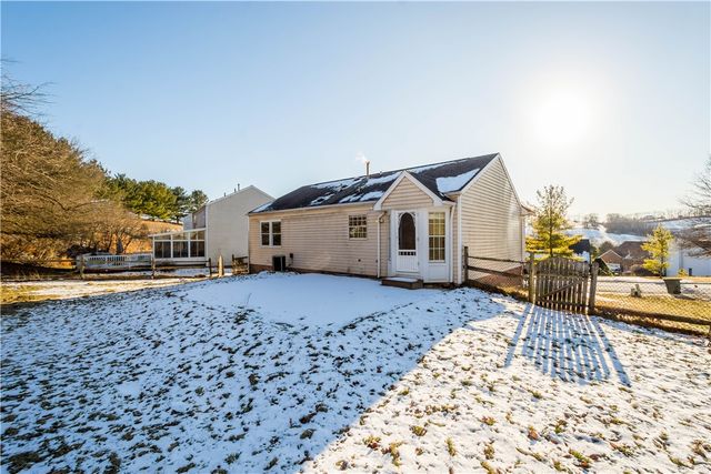 118 Vista Dr, Cecil, PA 15317