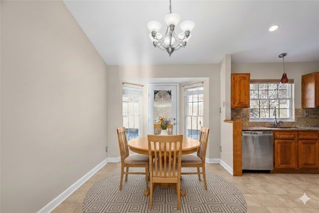 118 Vista Dr, Cecil, PA 15317