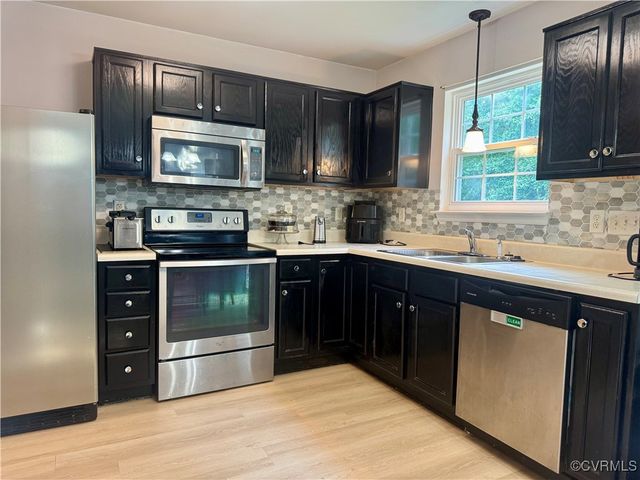 225 Scotch Pine Dr, Sandston, VA 23150