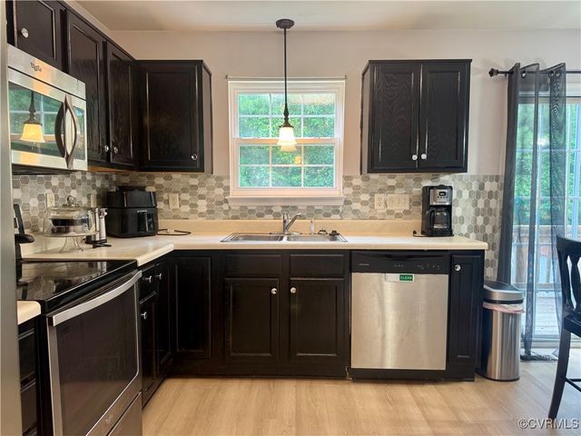 225 Scotch Pine Dr, Sandston, VA 23150