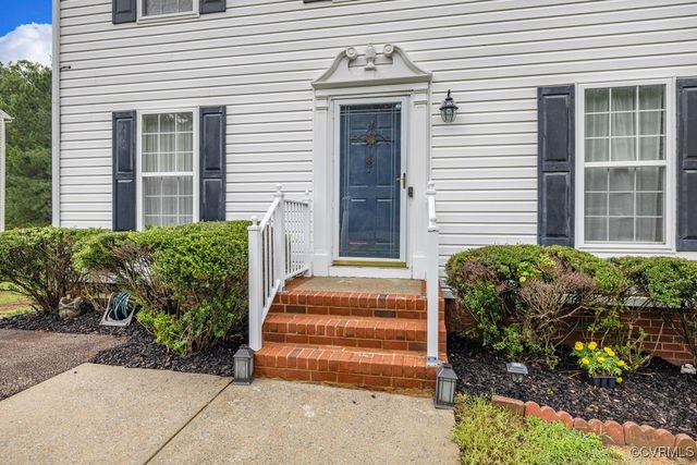 225 Scotch Pine Dr, Sandston, VA 23150