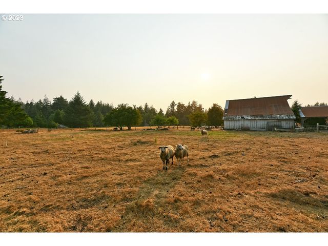 47458 Hwy 101, Langlois, OR 97450