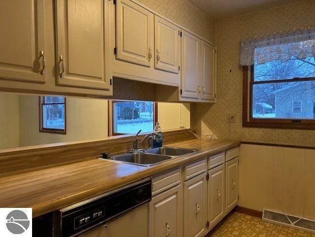 220 Smith Street, East Tawas, MI 48730