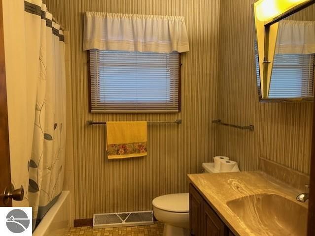 220 Smith Street, East Tawas, MI 48730