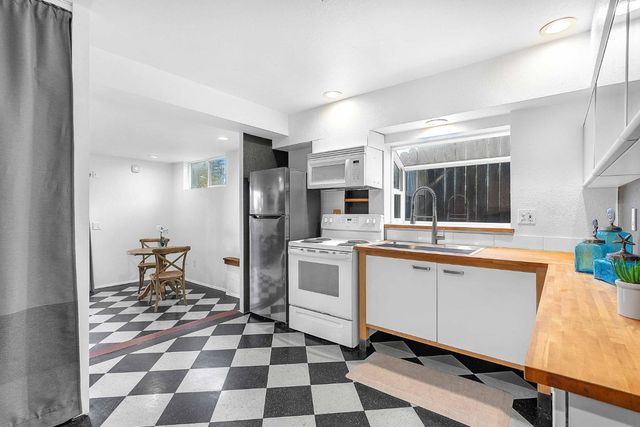 279 Sterling Avenue, Pacifica, CA 94044