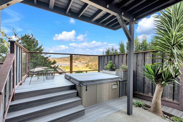 279 Sterling Avenue, Pacifica, CA 94044