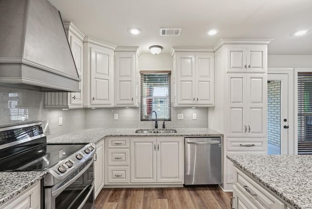 803 Adamson Dr, Searcy, AR 72143