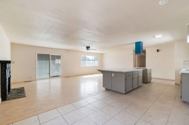 2738 S Fairway Court, Visalia, CA 93277