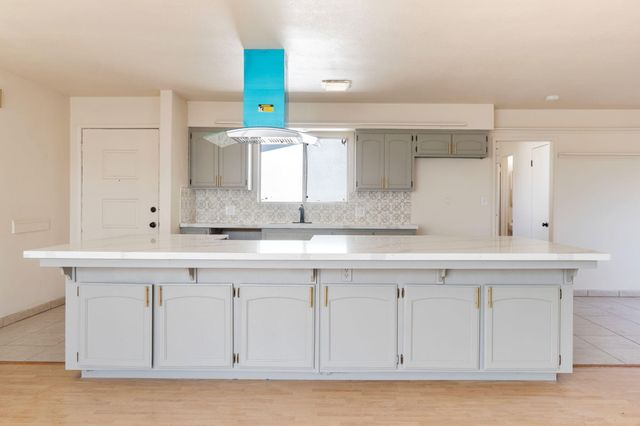 2738 S Fairway Court, Visalia, CA 93277