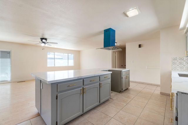2738 S Fairway Court, Visalia, CA 93277