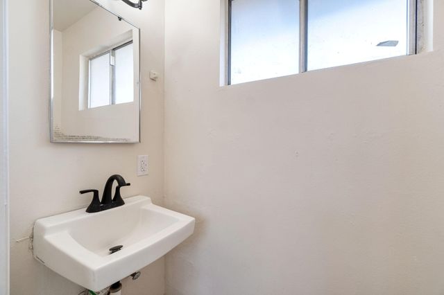 2738 S Fairway Court, Visalia, CA 93277