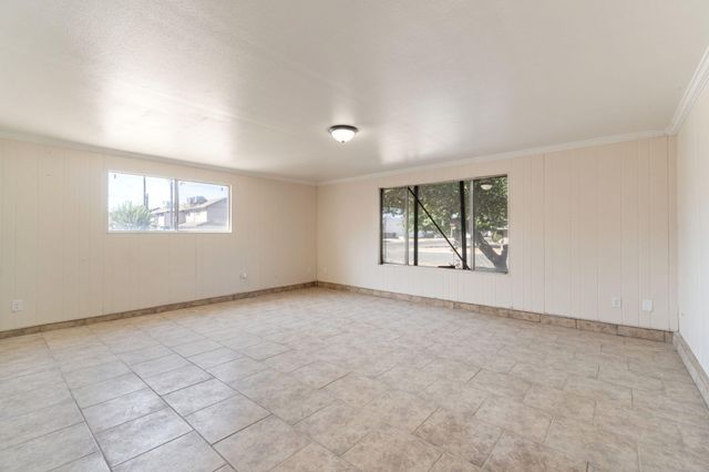 2738 S Fairway Court, Visalia, CA 93277