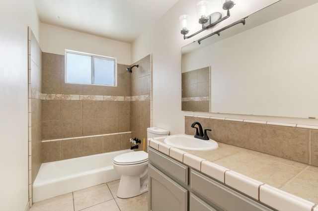 2738 S Fairway Court, Visalia, CA 93277