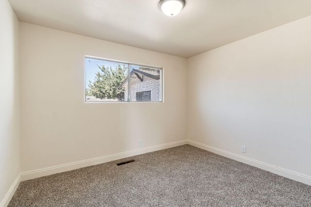 2738 S Fairway Court, Visalia, CA 93277