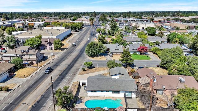 2738 S Fairway Court, Visalia, CA 93277