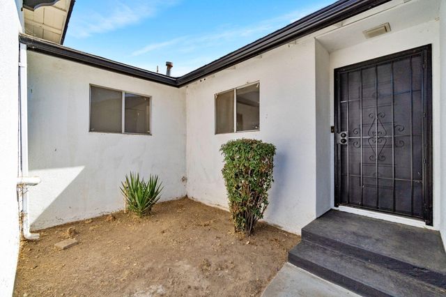 2738 S Fairway Court, Visalia, CA 93277