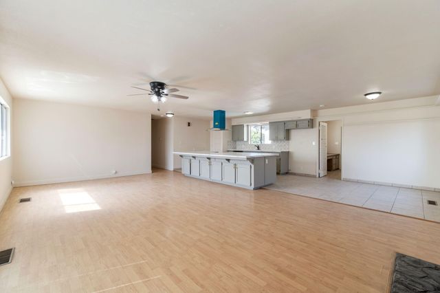 2738 S Fairway Court, Visalia, CA 93277