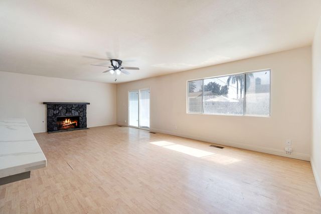 2738 S Fairway Court, Visalia, CA 93277