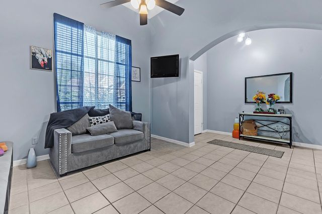 10215 N GREEN MOSS DR, Cordova, TN 38018