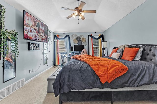 10215 N GREEN MOSS DR, Cordova, TN 38018