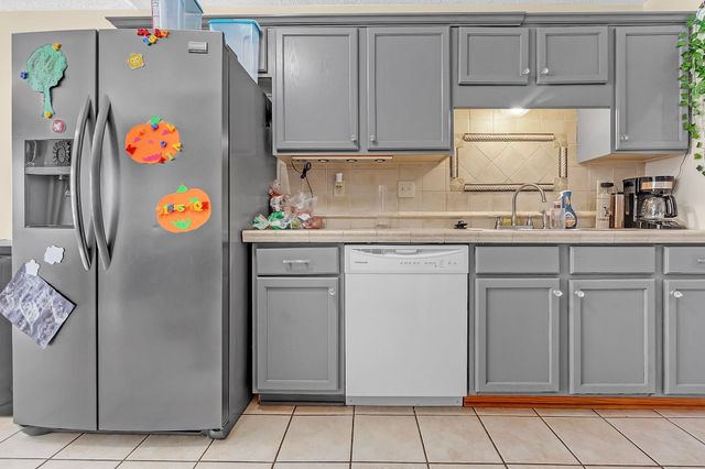 10215 N GREEN MOSS DR, Cordova, TN 38018